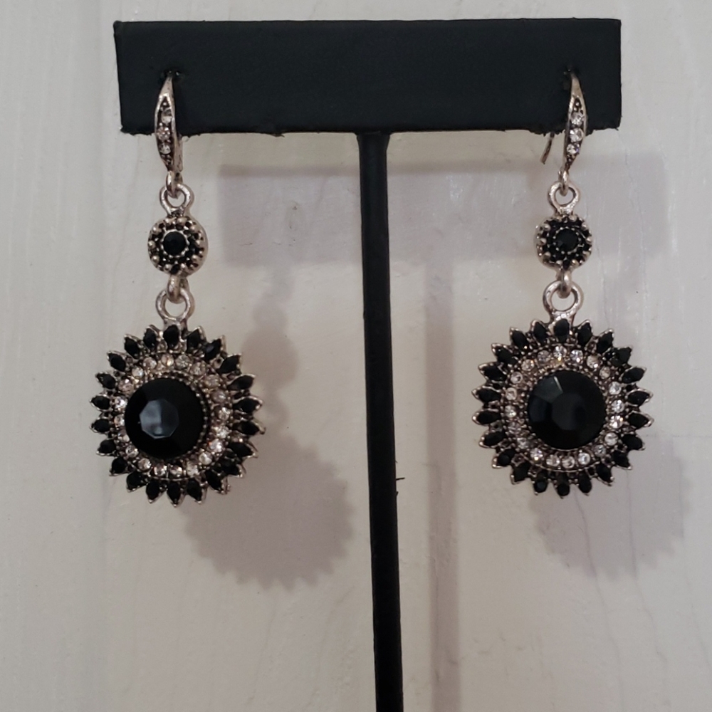 NWT statement earrings 🕸 - Picture 2 of 3